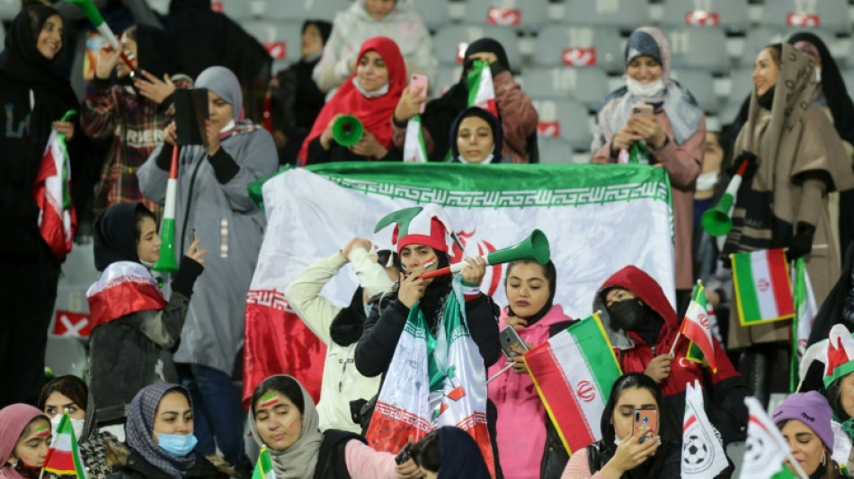 Des femmes assistent &agrave; la qualification de l'Iran pour le Mondial-2022