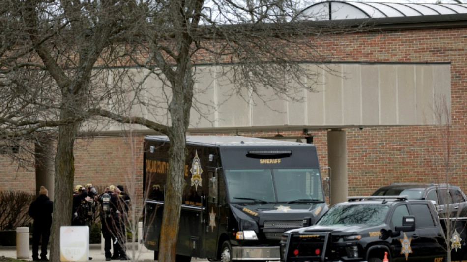  Homem que atacou sinagoga nos EUA deu um tiro na cabe&ccedil;a (FBI)
 