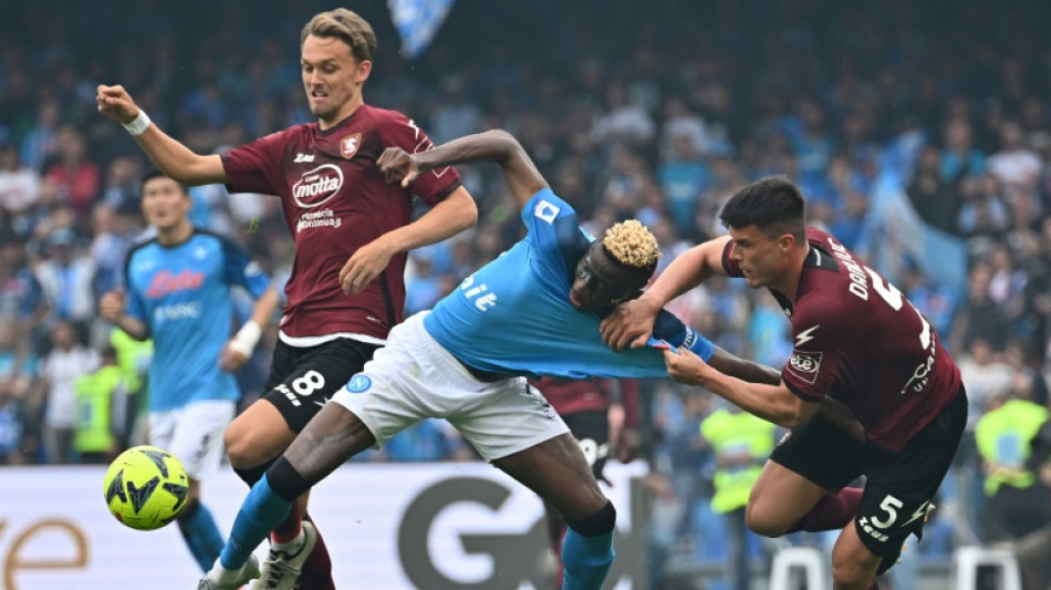 El N&aacute;poles empata 1-1 con la Salernitana y aplaza la conquista del 'Scudetto'