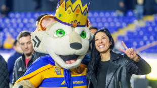 La espa&ntilde;ola Hermoso ofrece "muchos goles" en una festiva recepci&oacute;n como refuerzo de Tigres
