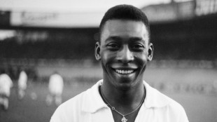 "Llora la pelota": la prensa mundial se inclina ante 'O Rei' Pel&eacute;