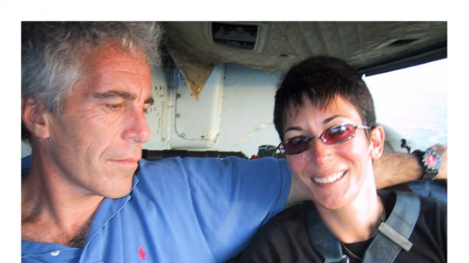 Juiz come&ccedil;a a desclassificar nomes de pessoas ligadas ao financista Jeffrey Epstein