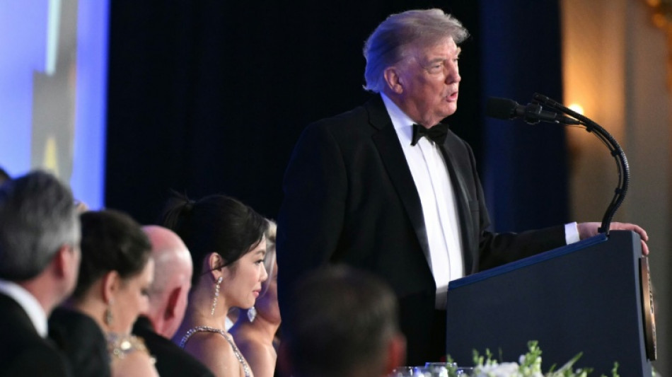  Trump charge les journalistes pour son retour au gala de la presse 