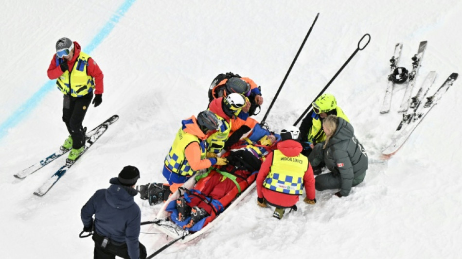  Former Olympic freeski halfpipe champion Sharpe crashes heavily 