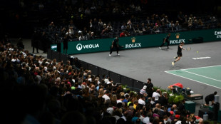 Tsitsipas pasa con solvencia a octavos del Masters 1000 de Par&iacute;s