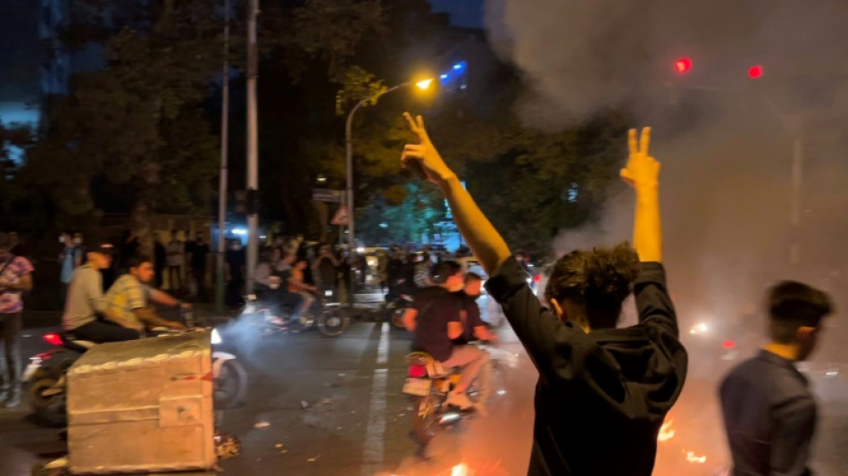 Tres muertos en protestas en Ir&aacute;n tras el fallecimiento de una mujer detenida