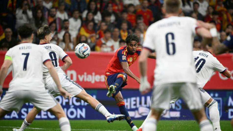  Yamal on target as Spain hold off Czech Republic 