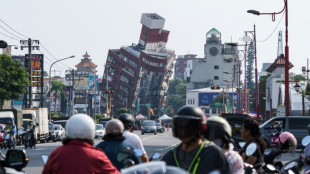 Equipes de resgate buscam pessoas presas em t&uacute;neis ap&oacute;s terremoto em Taiwan