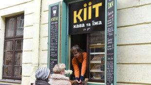 Desplazados por la guerra, j&oacute;venes ucranianos se unen para abrir un caf&eacute;
