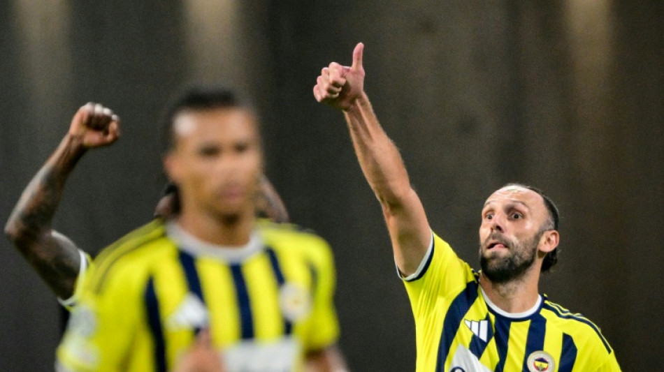  Fenerbah&ccedil;e elimina Lyon (2-1) e garante vaga na Liga dos Campe&otilde;es 