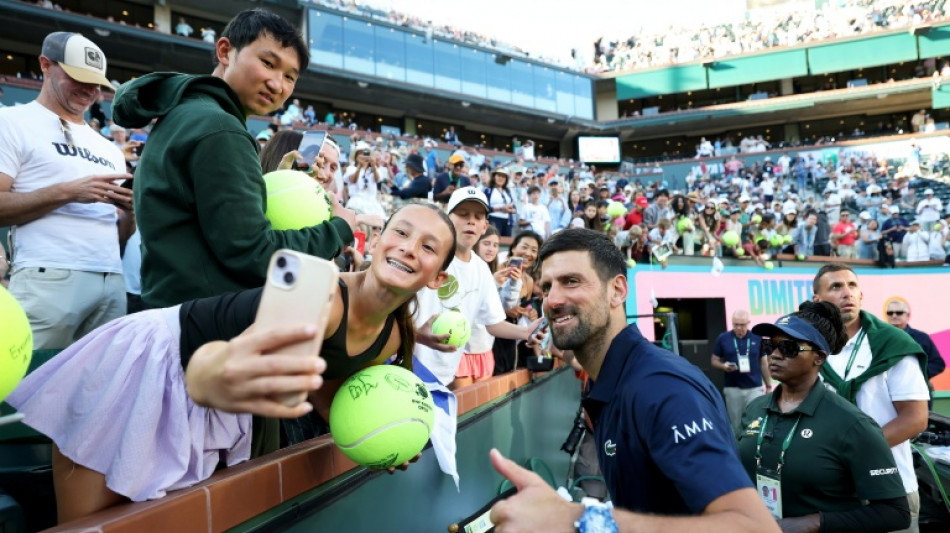  Djokovic avan&ccedil;a &agrave;s oitavas de Indian Wells pela primeira vez desde 2017 