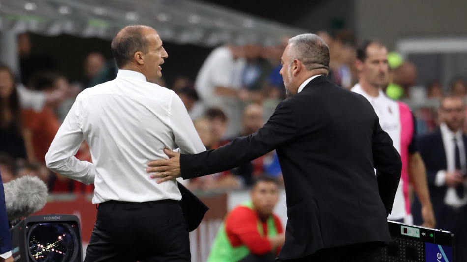  Calcio: Allegri, 'rosso? Per fortuna la giacca mi ha salvato' 