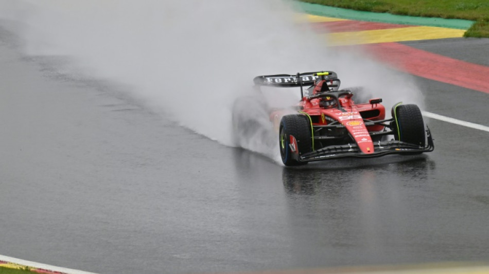 Sainz domina bajo la lluvia los &uacute;nicos ensayos antes de las calificaciones del GP de B&eacute;lgica