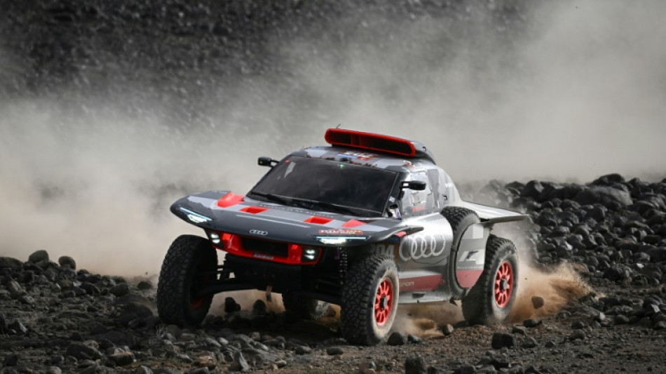 Carlos Sainz ampl&iacute;a su ventaja en el Dakar, Benavides gana en motos