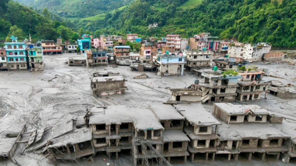  Desperate families search for missing after Nepal floods 