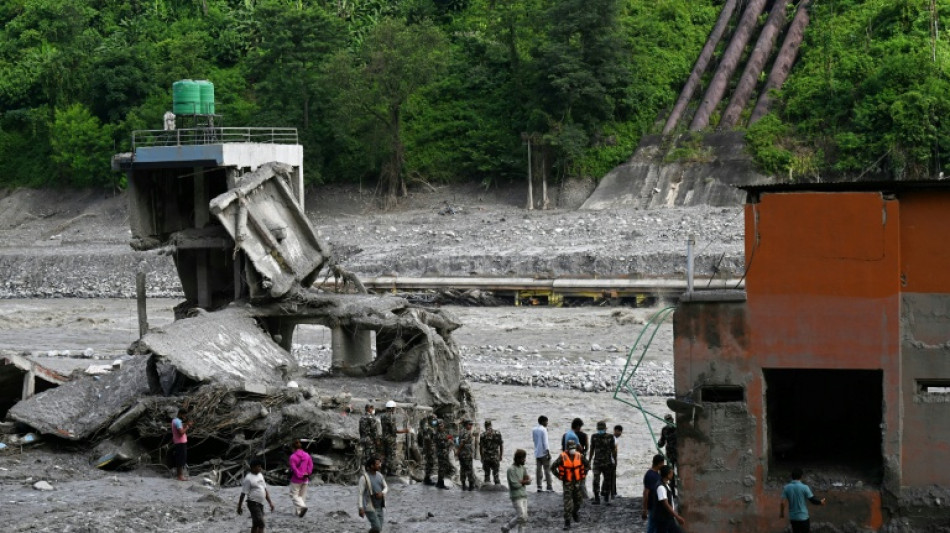  Weiter Suche in Nepal nach &Uuml;berlebenden der Sturzflut - Zahl der Toten erneut gestiegen 