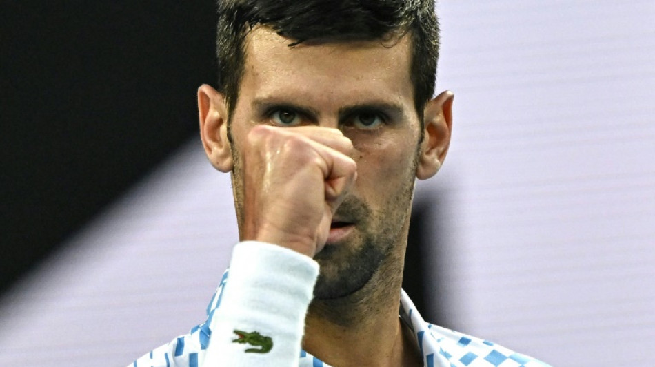 Un Djokovic plet&oacute;rico brilla en Australia