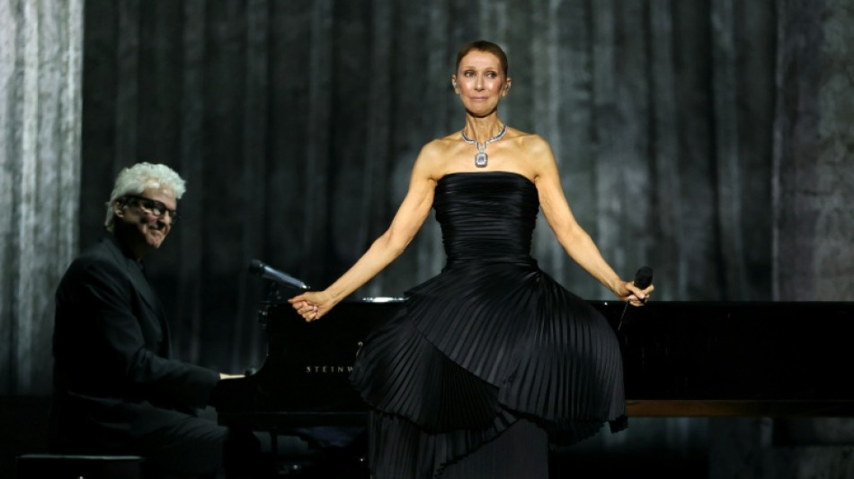  "C'&eacute;tait une promesse": C&eacute;line Dion, boulevers&eacute;e, retrouve la sc&egrave;ne apr&egrave;s six ans d'absence 