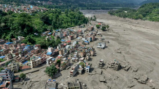 Rescatistas buscan a cientos de personas tras riadas entre Nepal y T&iacute;bet que dejan 165 muertos