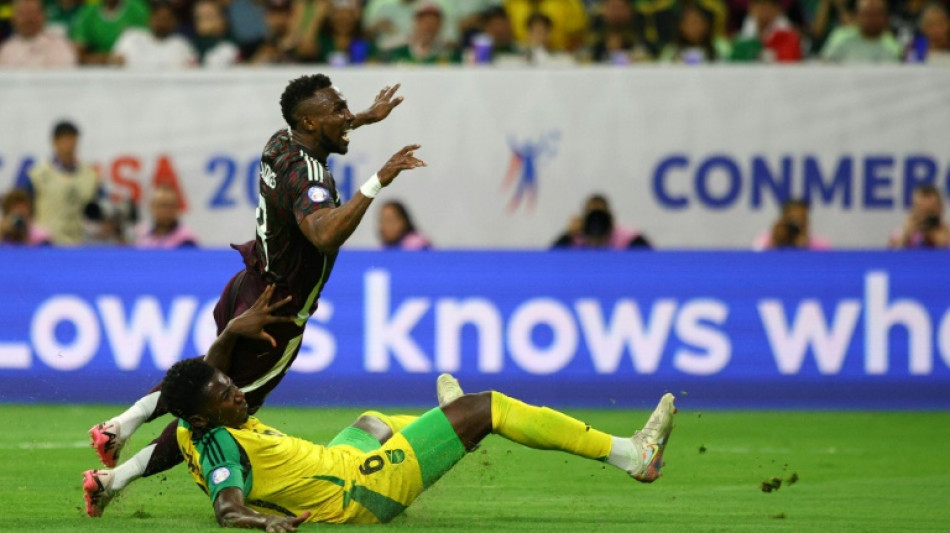 M&eacute;xico sufre pero vence a Jamaica en la Copa Am&eacute;rica, y Venezuela remonta a Ecuador 
