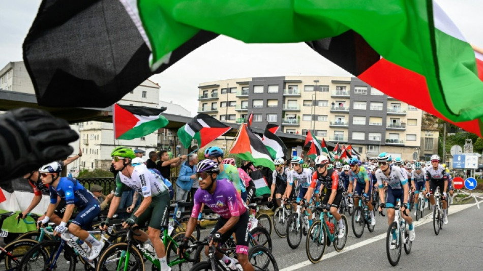  Bernal conquista la 16ª etapa de la Vuelta, recortada por nuevas protestas 