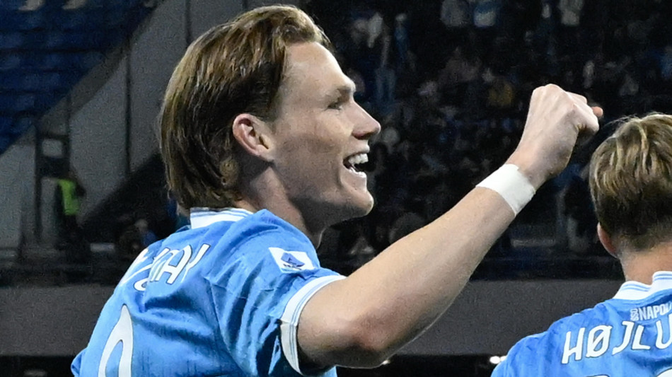  Serie A: poker del Napoli alla Cremonese, rinviata la festa scudetto dell'Inter 