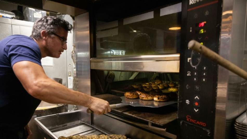 En qu&ecirc;te du bagel de son enfance, Andrew Martinez vit le r&ecirc;ve am&eacute;ricain
