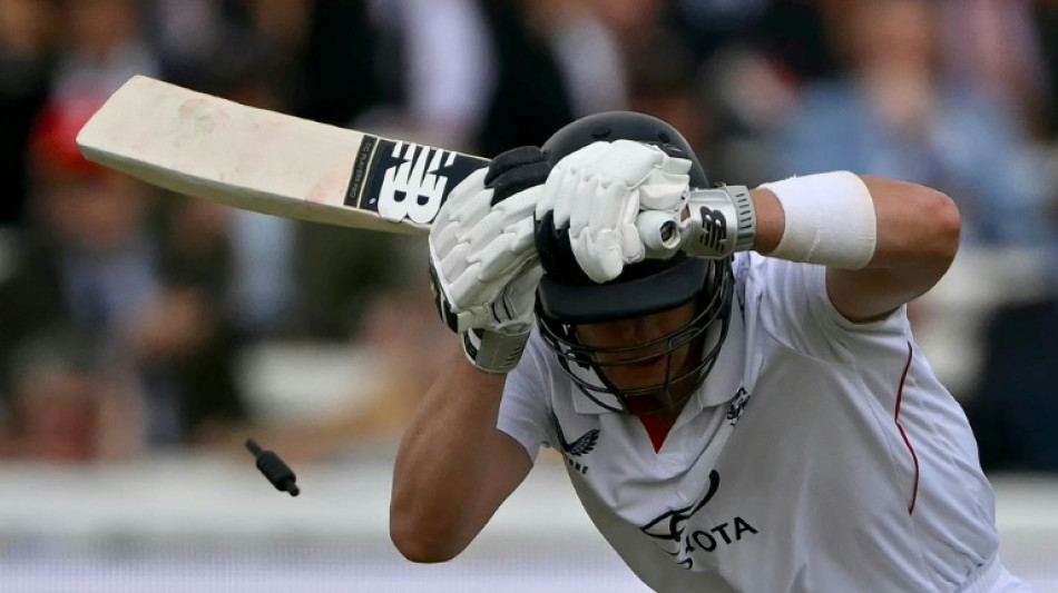  Smith steadies England as New Zealand set 254 to win first Test 