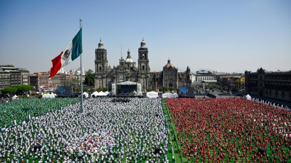  M&eacute;xico marca r&eacute;cord mundial de la clase de f&uacute;tbol m&aacute;s multitudinaria 