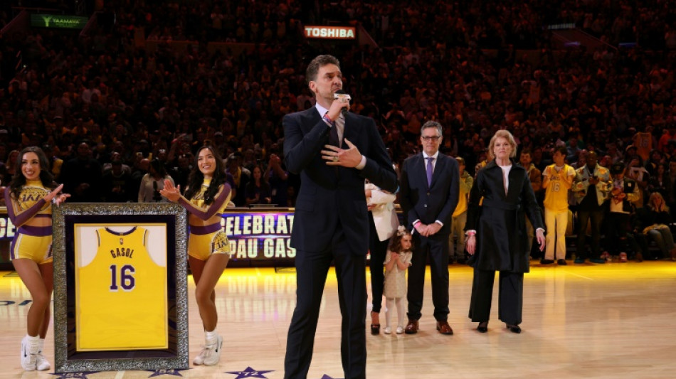 "&iexcl;Gracias, Pau!" Los Lakers encumbran a Gasol a su pante&oacute;n de leyendas