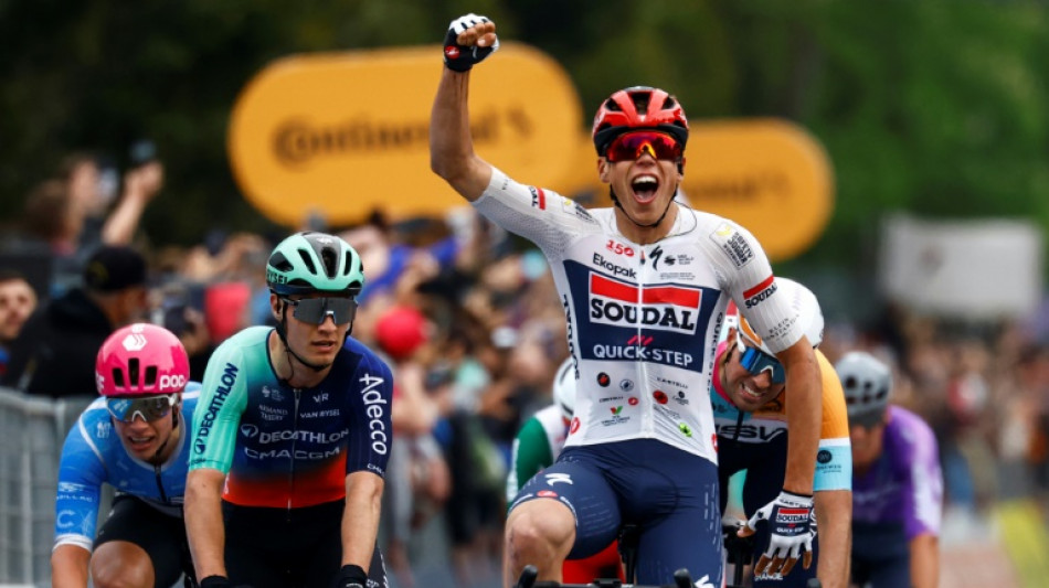  France's Magnier sprints to victory in crash-hit Giro opener 