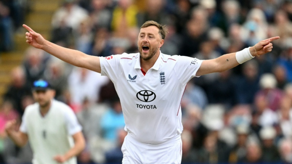  England dominate sorry Pakistan, close in on Test series sweep 