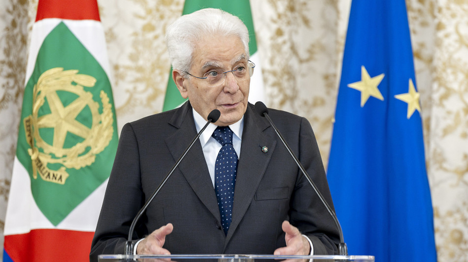 Mattarella, guerre e povert&agrave; privano i bambini della loro et&agrave;