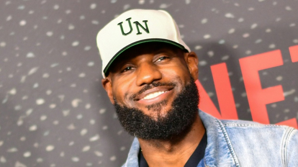  LeBron James anuncia que jogar&aacute; pelo Philadelphia 76ers 