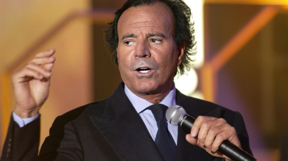 Dos ex empleadas de Julio Iglesias denuncian agresiones sexuales del cantante