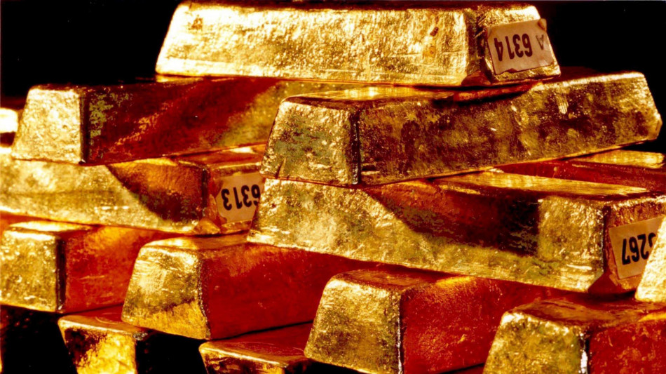 L'oro &egrave; in lieve rialzo, contratto spot a 2.365,70 dollari