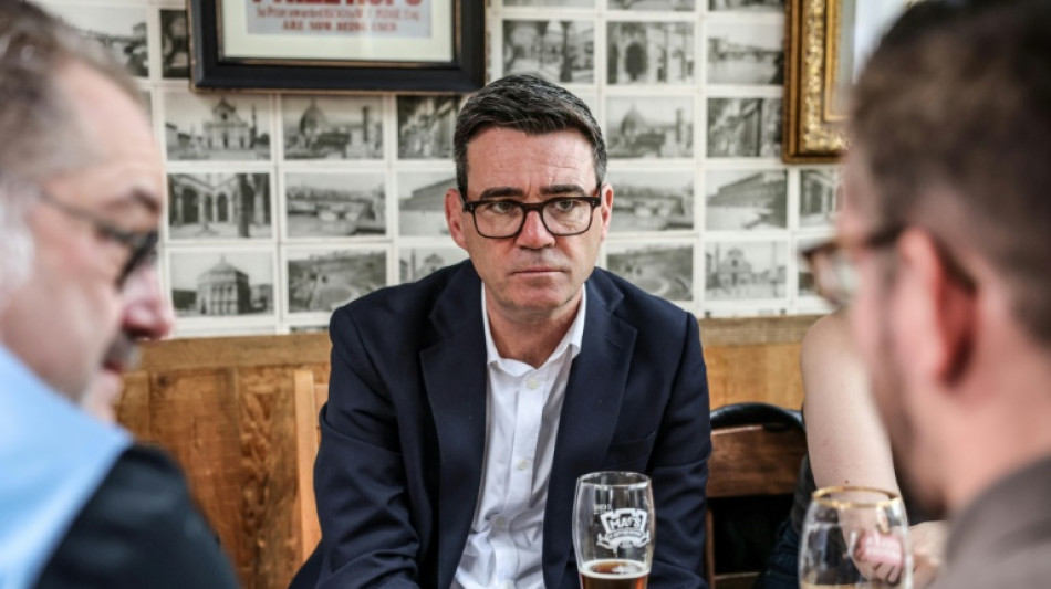 Novo primeiro-ministro brit&acirc;nico anuncia medidas de apoio aos pubs 