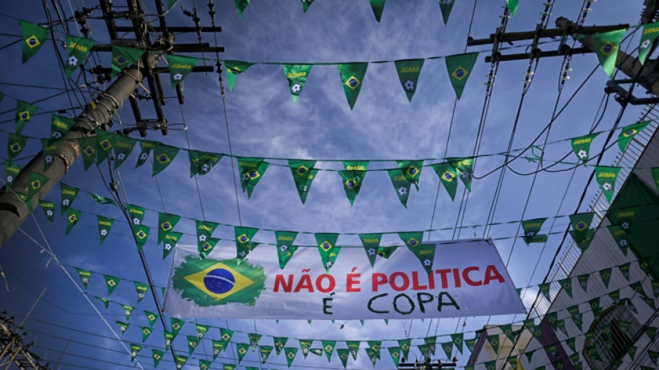 La bandera de Brasil, un reh&eacute;n electoral que opaca el ambiente mundialista