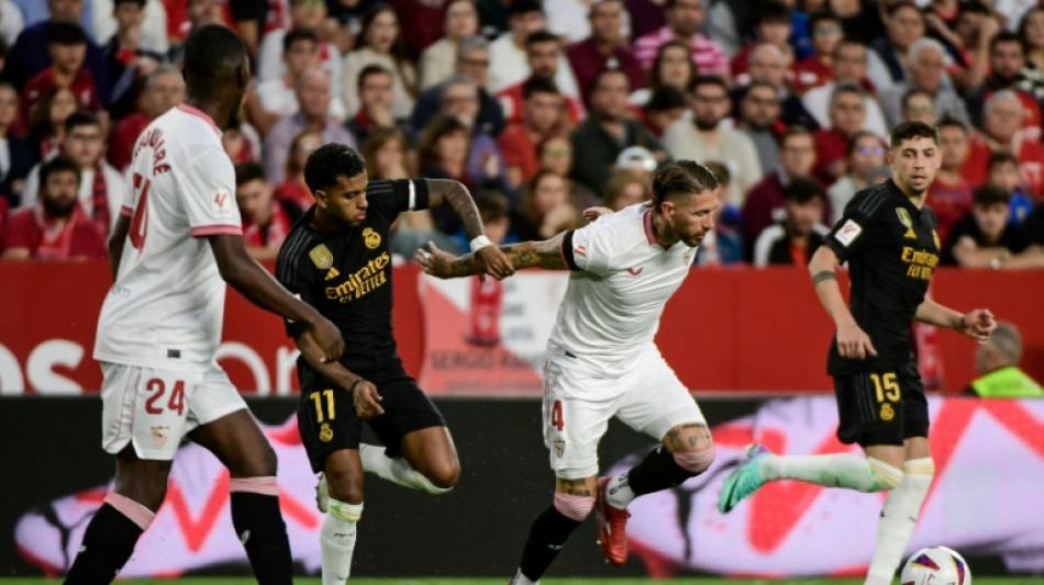 Real Madrid se deja puntos en Sevilla, el Atl&eacute;tico golea con hat-trick de Griezmann