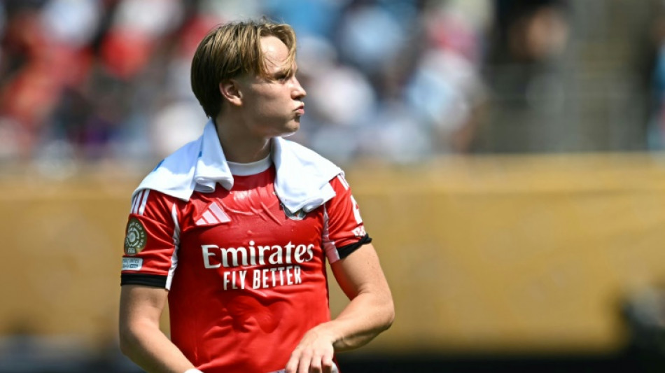 Benfica beat Bayern to top group C