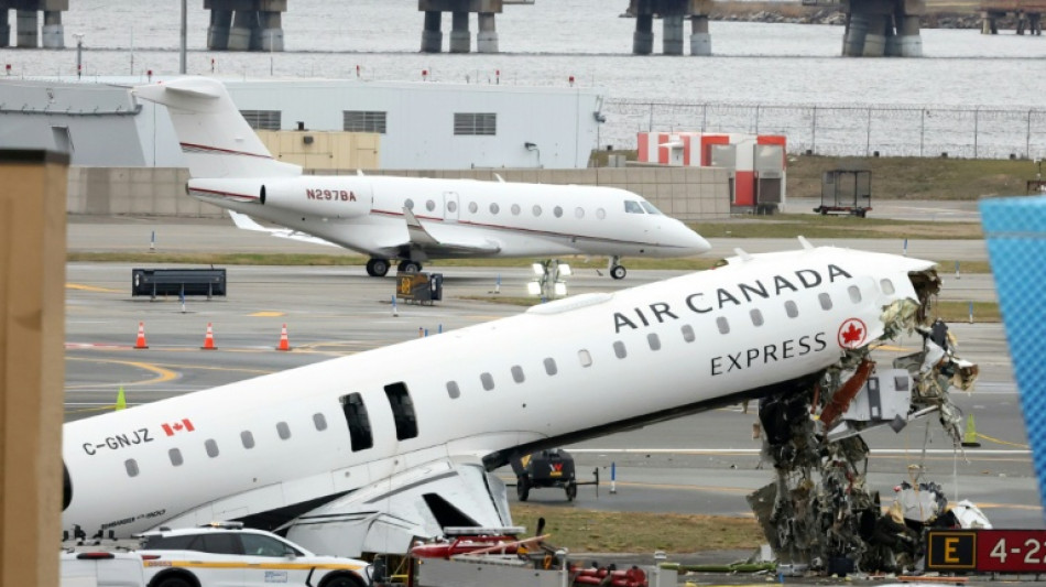  Air traffic controllers left early before deadly NY crash: report 