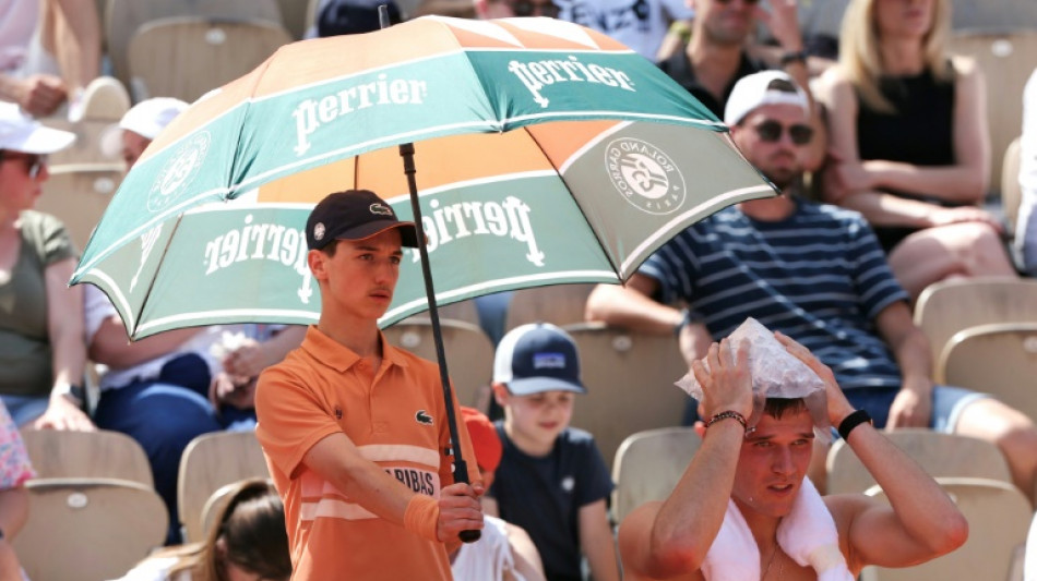  'Insane' to play in French Open heat, says Mensik after cramps 