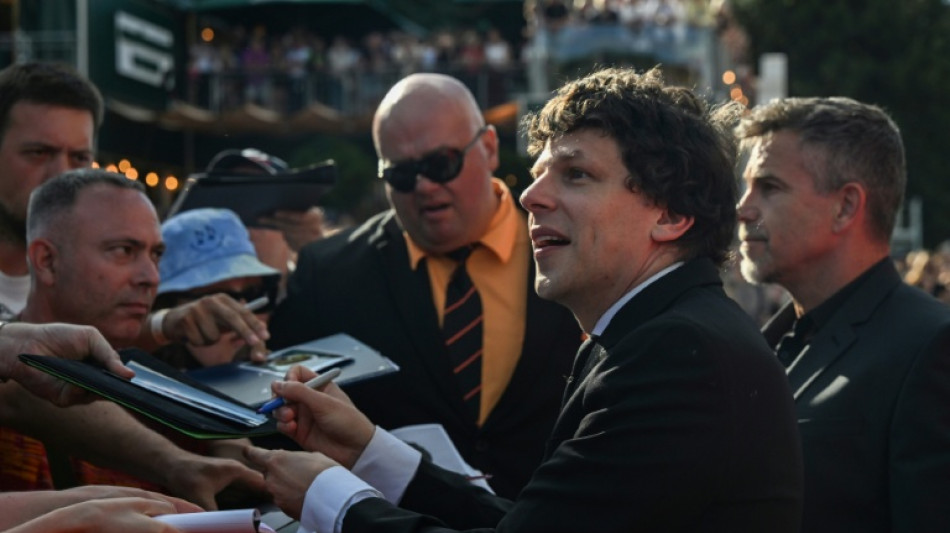 Jesse Eisenberg channels emotional intensity into 'The Debut' 