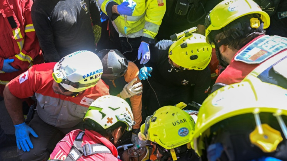  Rescuers dig out Venezuelan man eight days after quakes 
