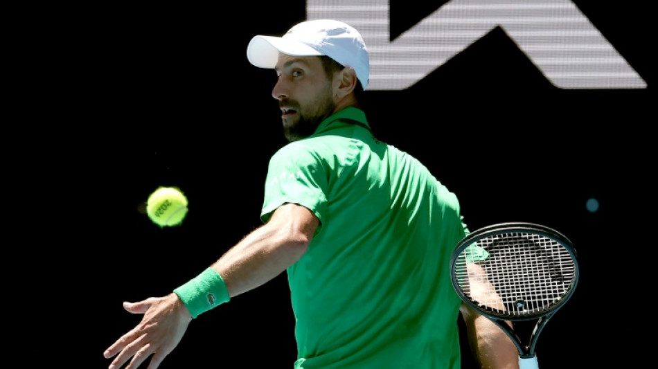  Djokovic rolls into Melbourne third round, Keys defence alive  