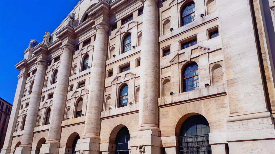 Borsa: Milano chiude in lieve rialzo, +0,04%