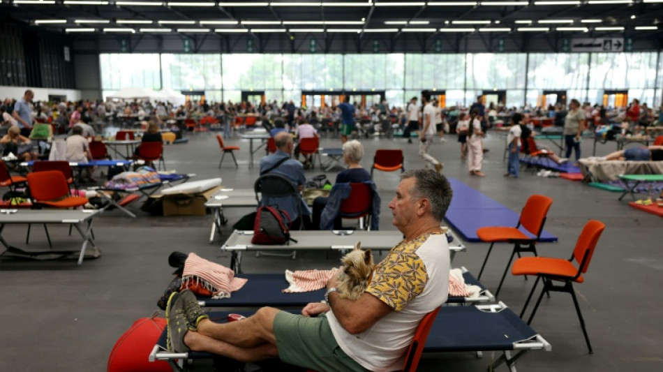  Sud-Ouest: environ 200.000 "r&eacute;fugi&eacute;s du feu" &eacute;vacu&eacute;s, Tour de France raccourci dimanche 