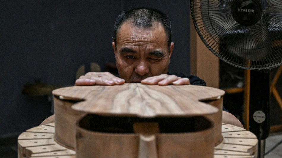  Chinese guitar capital's stairway to export heaven 