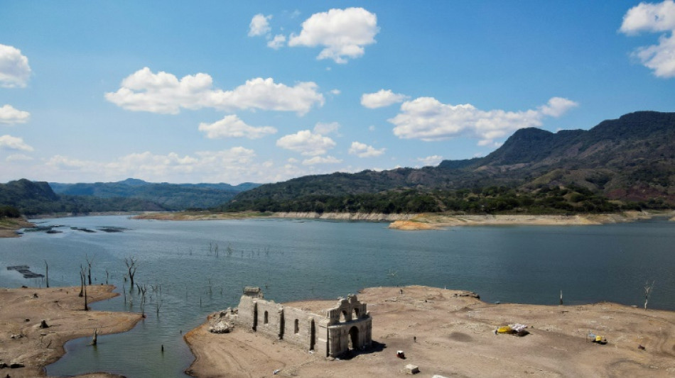 La sequ&iacute;a en M&eacute;xico deja al descubierto una iglesia sumergida en un embalse