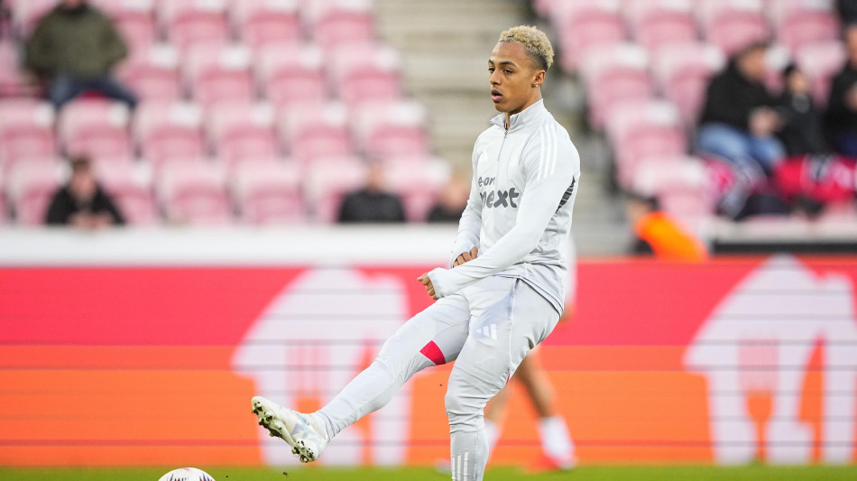  Calcio: Omari Hutchinson al Milan in prestito dal Forest 